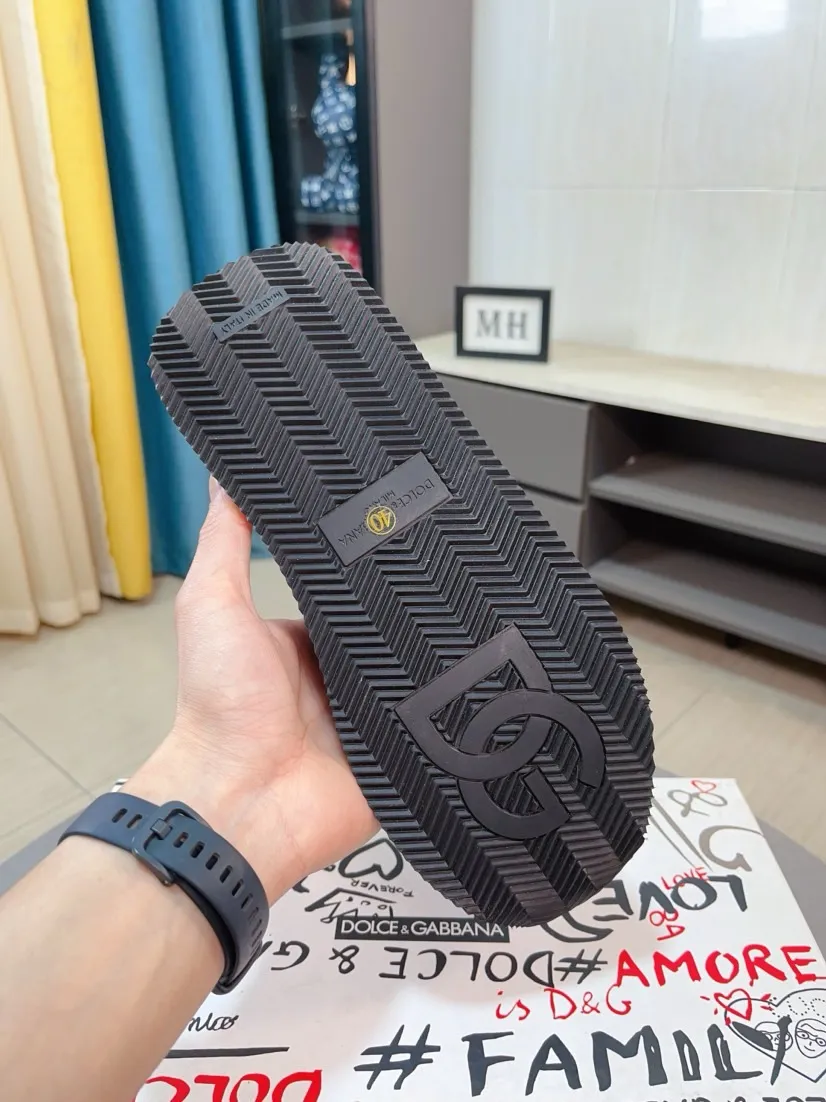 Men's shoes 💰400🌹🌹"Dolce & Gabbana DG" original imported flying weave ➕ sheepskin lining, light, comfortable and versatile, original special outsole 🔥favored by trendy men. Welcome to compare quality 🔥exquisite luxury, super A level! Version comparison, no difference at all! Code number 36-46